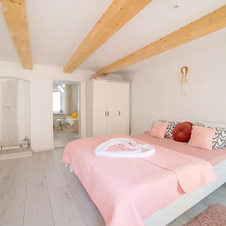 Lovely Stiavnica Apartment *